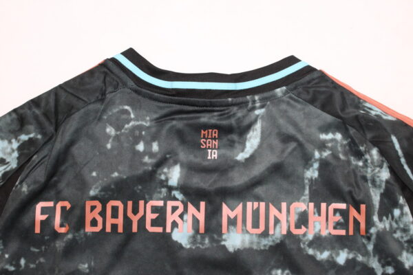 Bayern Munich Visita 24/25 - Image 3