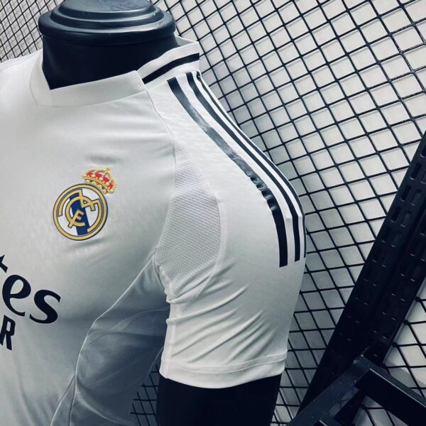 Real Madrid Local Version Jugaror 24/25 - Image 2