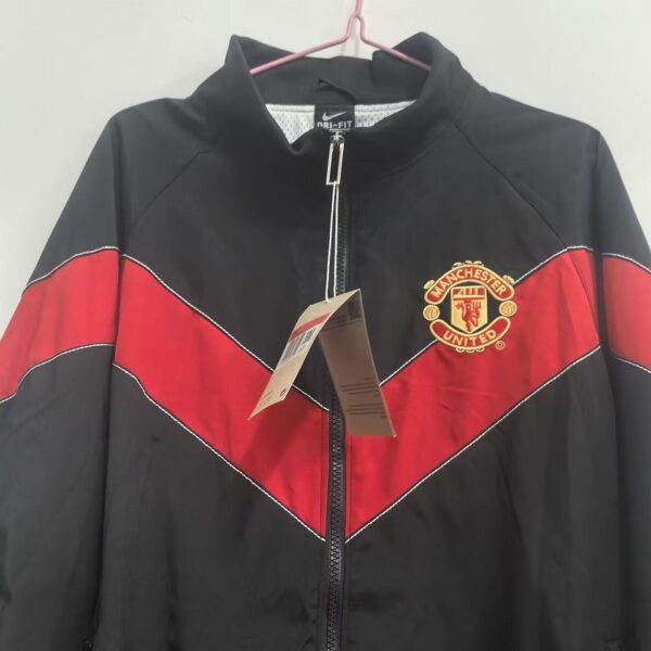 Manchester United Rompevientos Negro Replica 25/26 - Image 2