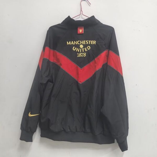 Manchester United Rompevientos Negro Replica 25/26 - Image 4