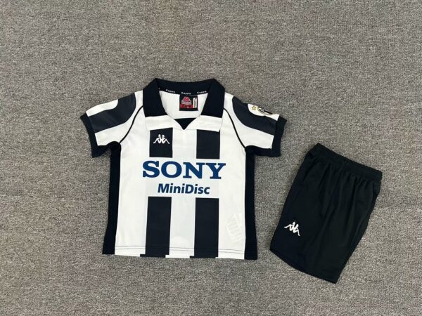 Jersey + Short Juventus Local 97-98 Retro Niño Replica
