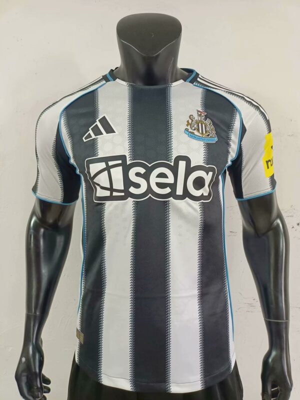 Jersey Newcastle Versión jugador Local 25/26 Replica