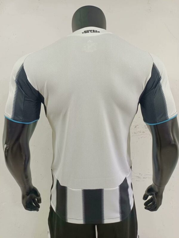 Jersey Newcastle Versión jugador Local 25/26 Replica - Image 2